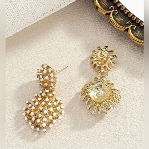 Coral Reef- Great Barrier Gold White Spikes Explosion Fireworks Starburst Dangle - Picture 8 of 8